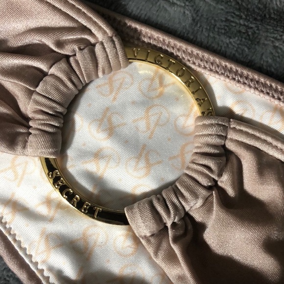 Victoria’s Secret Bikini - Picture 6 of 8